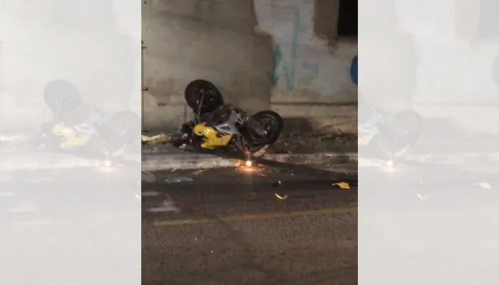 Imagem ilustrativa da imagem Motociclista fica ferido após bater em placa de trânsito em Vitória