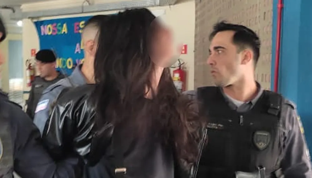 Imagem ilustrativa da imagem Invasão a escola: ex-aluno tentou entrar pelo portão da frente, mas foi barrado