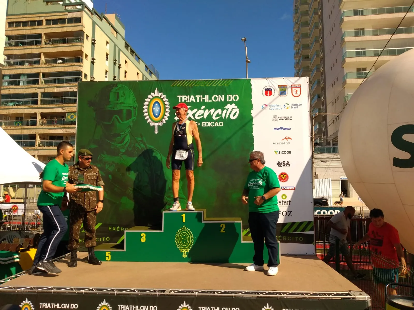 Imagem ilustrativa da imagem Atletas de todo o Brasil participam da 35ª edição do Triathlon do Exército no ES