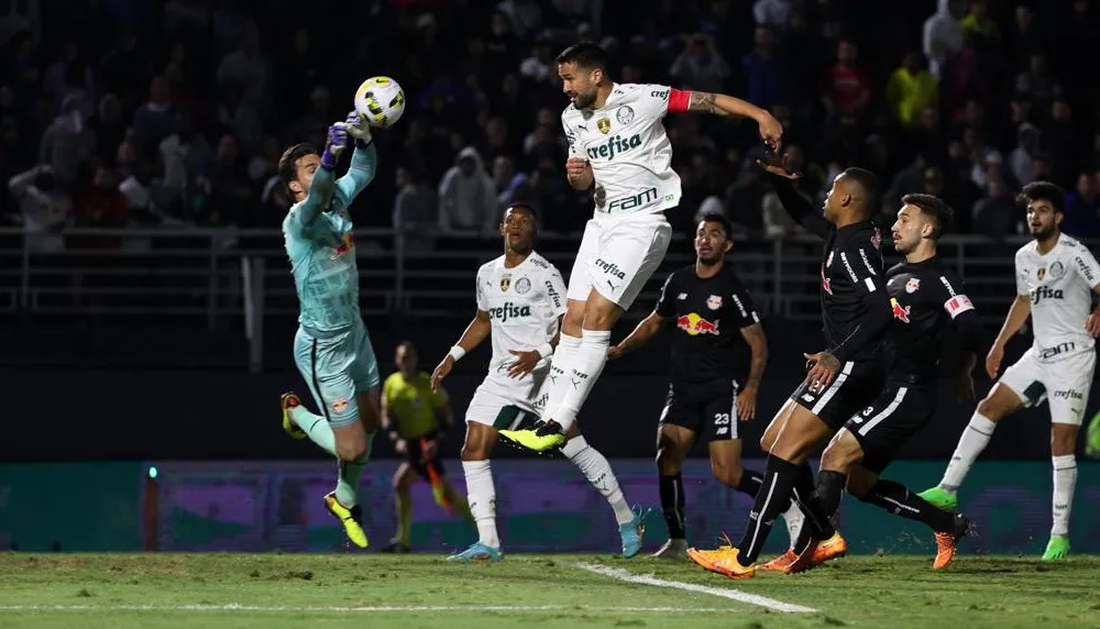 Imagem ilustrativa da imagem Palmeiras reage após 2 a 0 e arranca empate com o Bragantino
