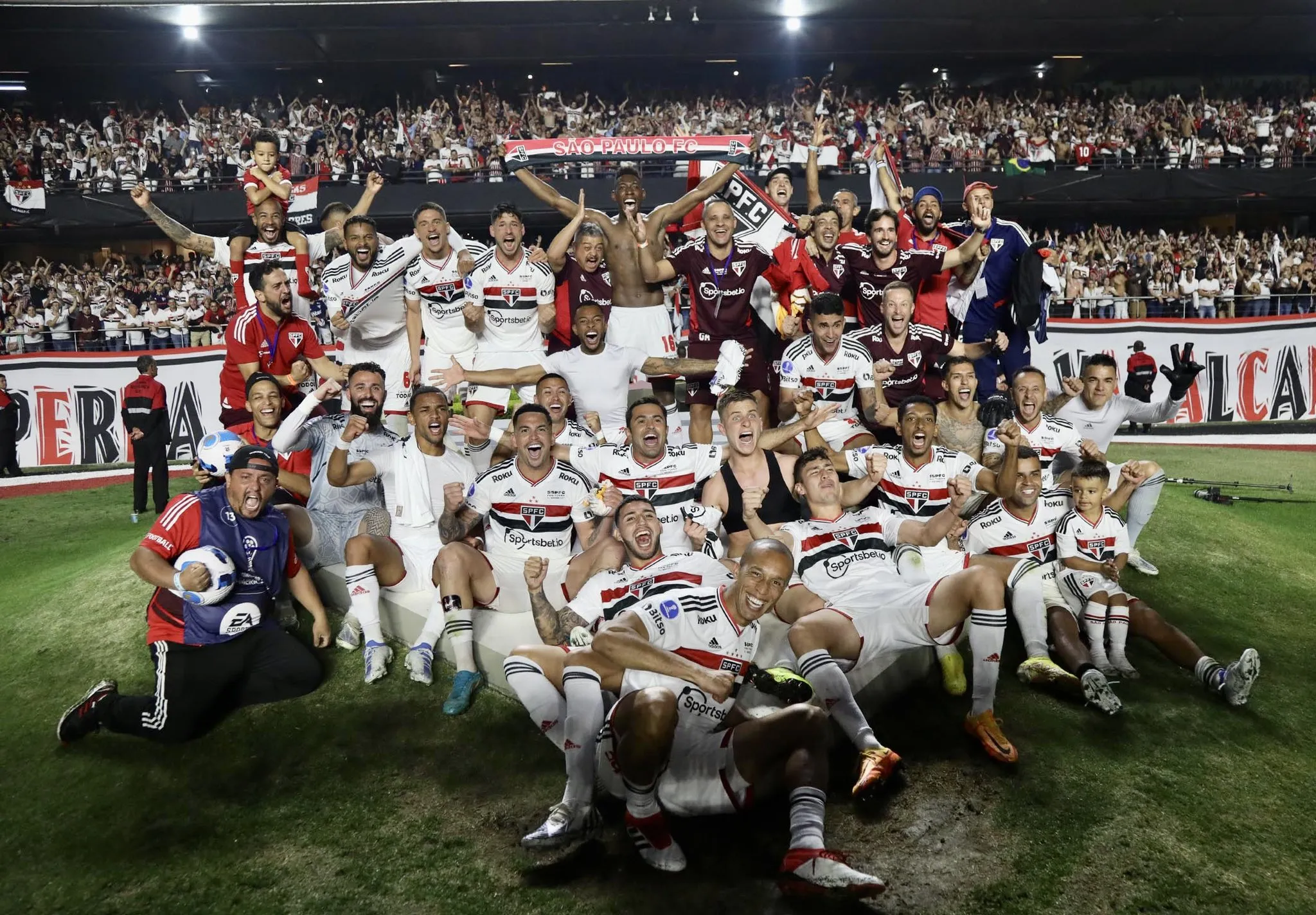 Imagem ilustrativa da imagem São Paulo vence Atlético-GO nos pênaltis e se classifica para a Sul-Americana