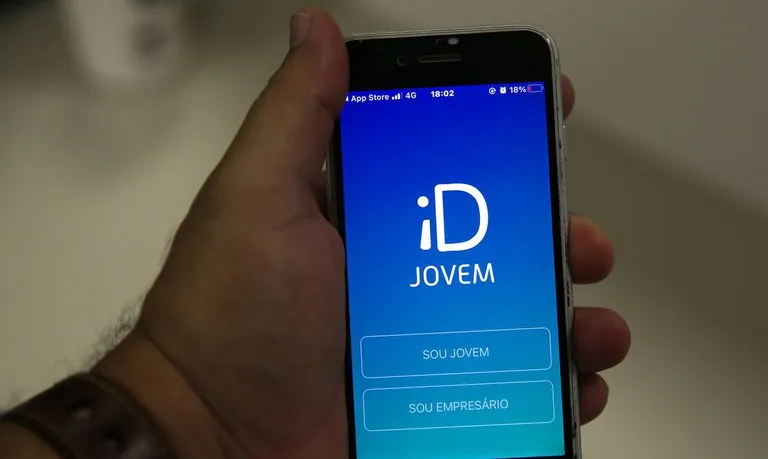 Imagem ilustrativa da imagem ID Jovem: Veja como emitir documento que garante viagens de graça e meia-entrada