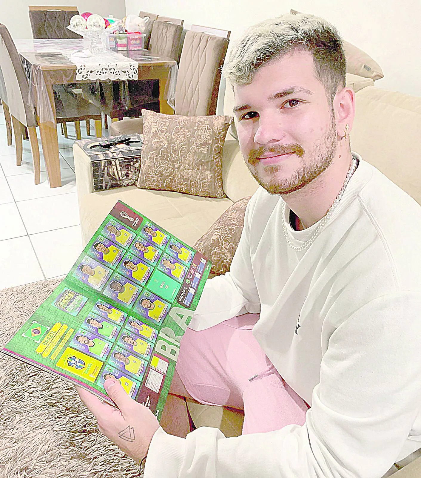 Imagem ilustrativa da imagem Álbum de figurinhas da Copa de graça amanhã!