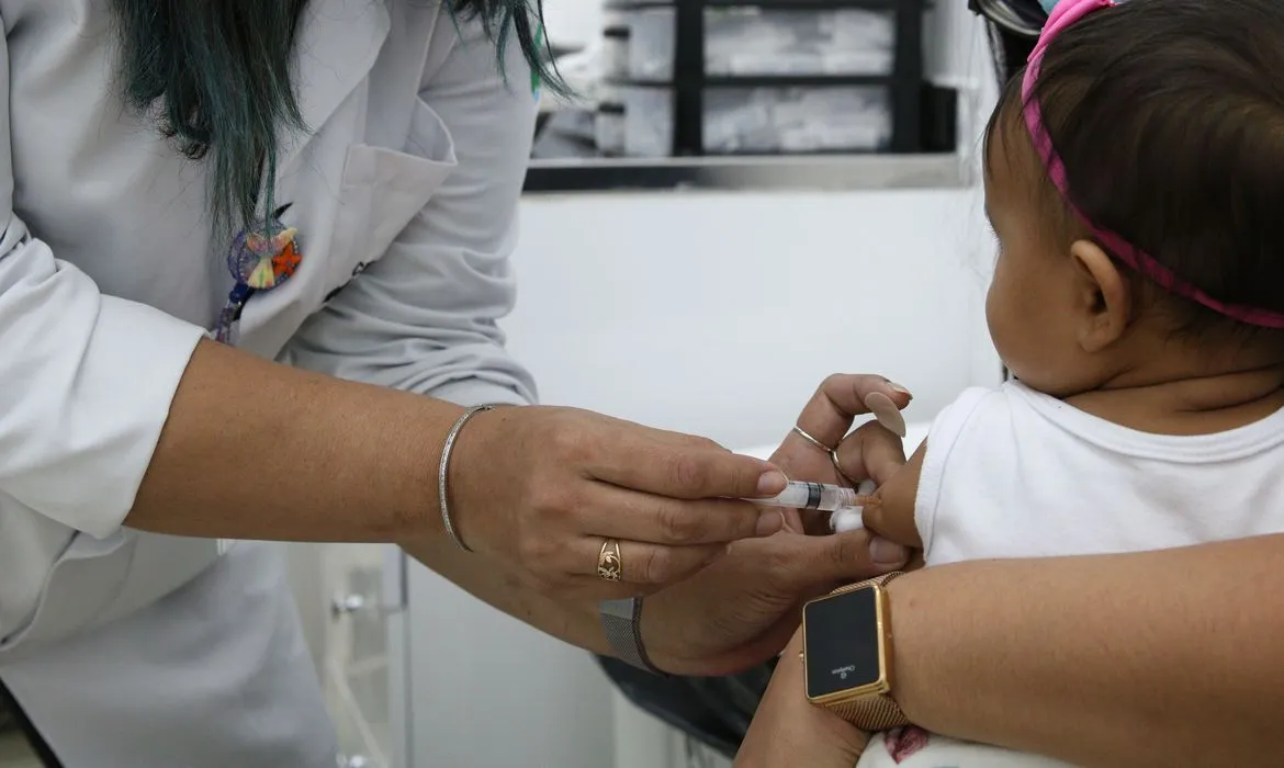 Imagem ilustrativa da imagem País recebe vacinas contra covid-19 para crianças de 6 meses a 3 anos