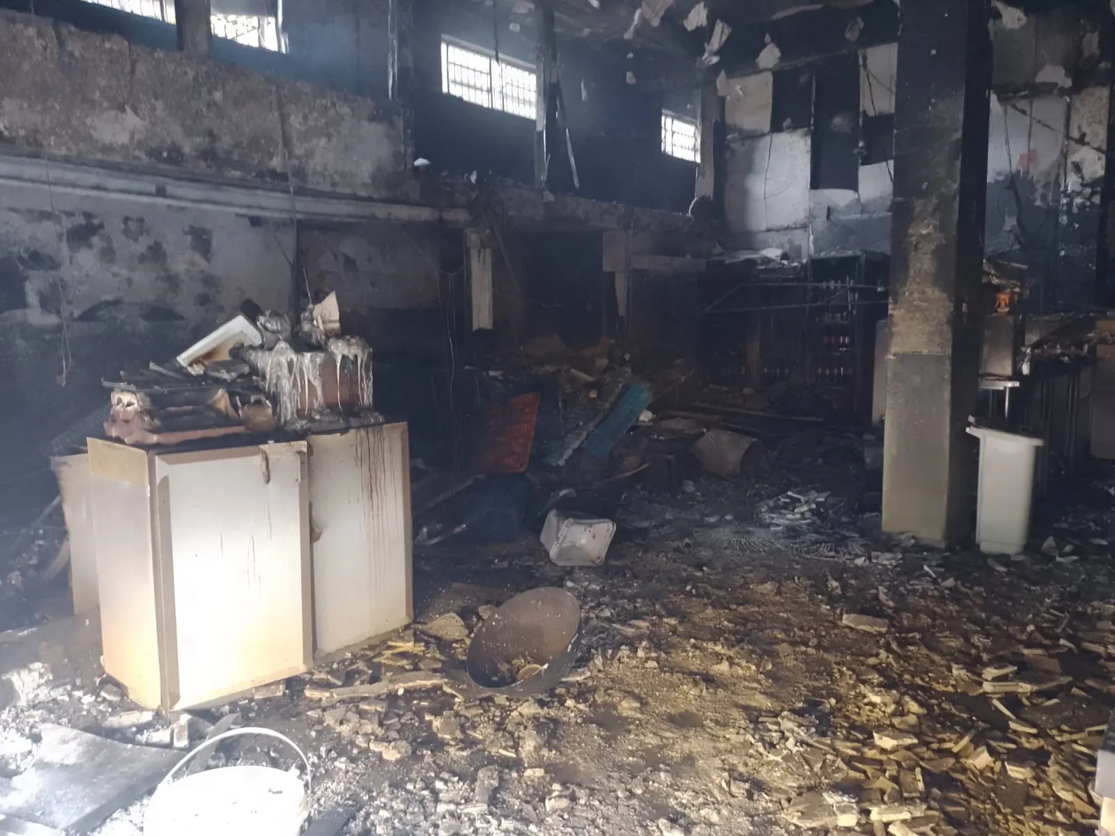 Imagem ilustrativa da imagem Loja de bolos em Vila Velha fica destruída após incêndio. Veja fotos
