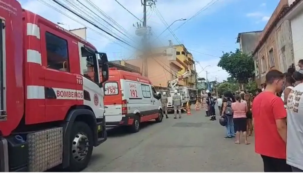 Imagem ilustrativa da imagem Eletricista morre eletrocutado em poste em Cariacica