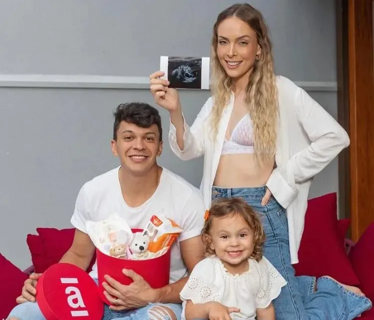 Imagem ilustrativa da imagem Júlio Cocielo e Tata Estaniecki revelam sexo do segundo bebê