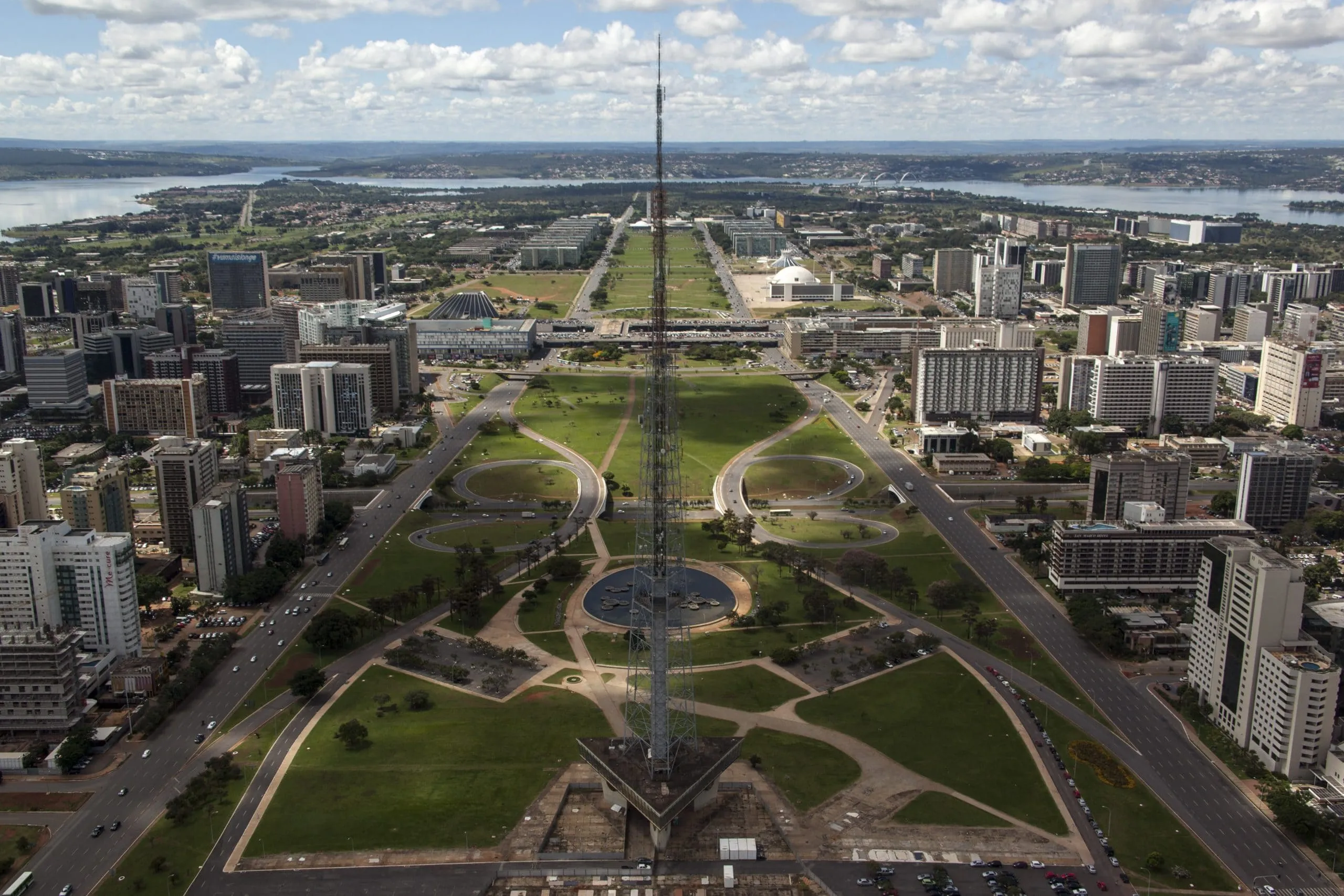 Imagem ilustrativa da imagem Até 24 horas de viagem para ver posse em Brasília