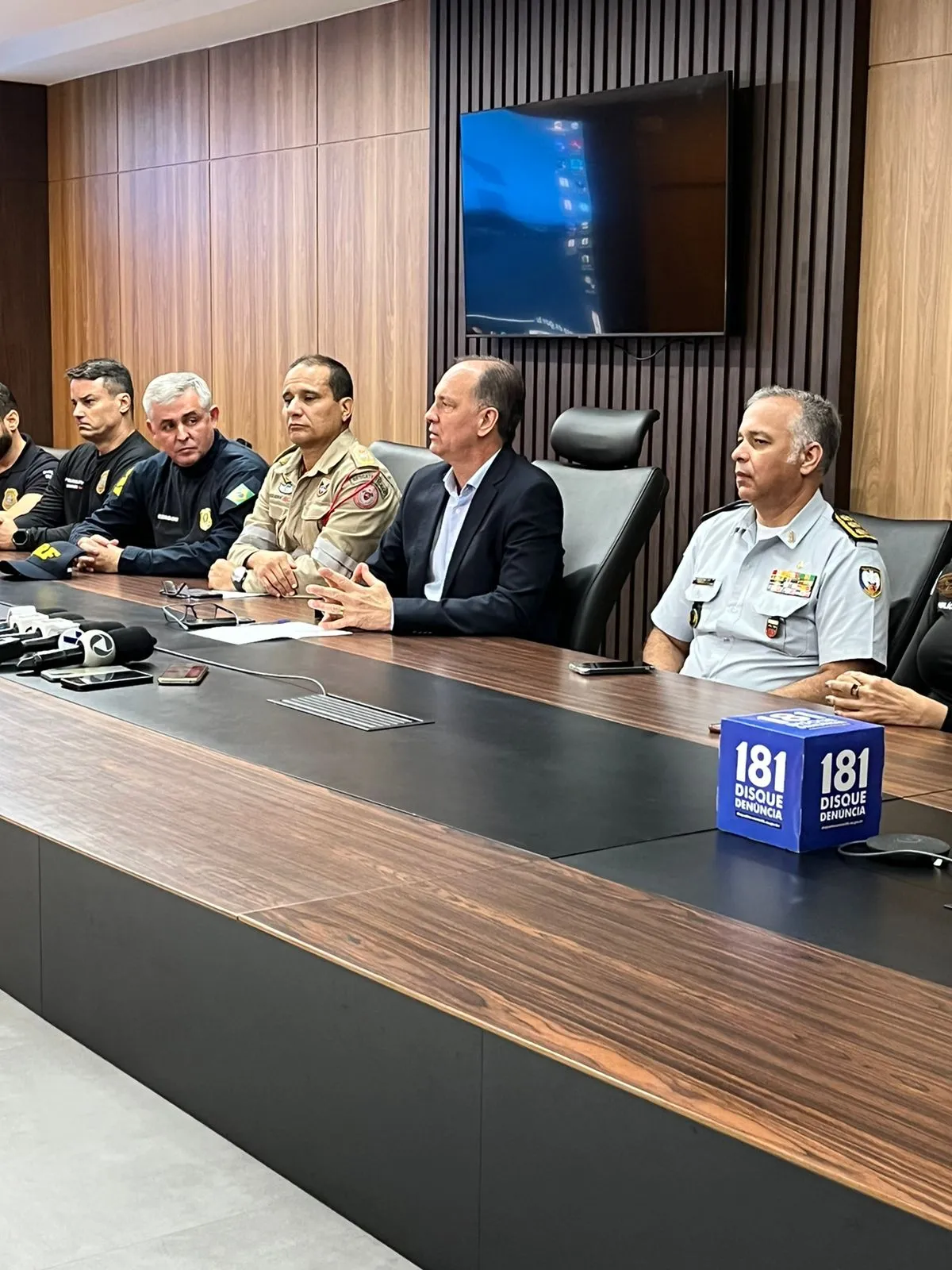 Imagem ilustrativa da imagem Atirador do ES foi para casa, guardou armas e almoçou com os pais após ataques