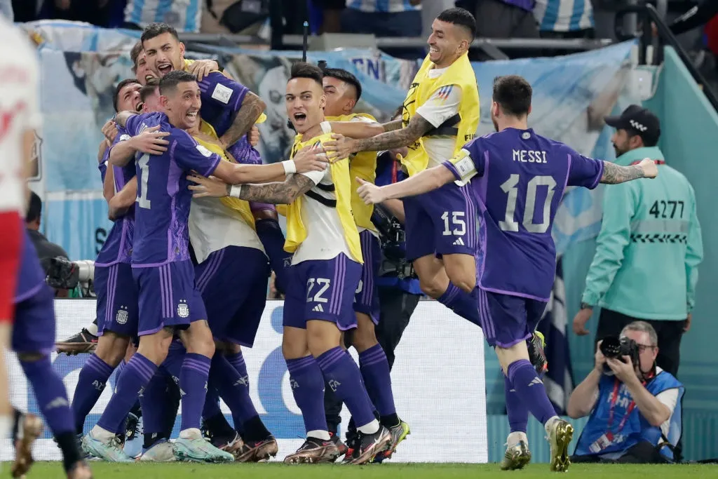 Messi perde pênalti, mas Argentina vence Polônia e avança de fase na Copa |  Tribuna Online