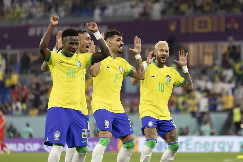 Jogadores do Brasil comemoram gol com dança