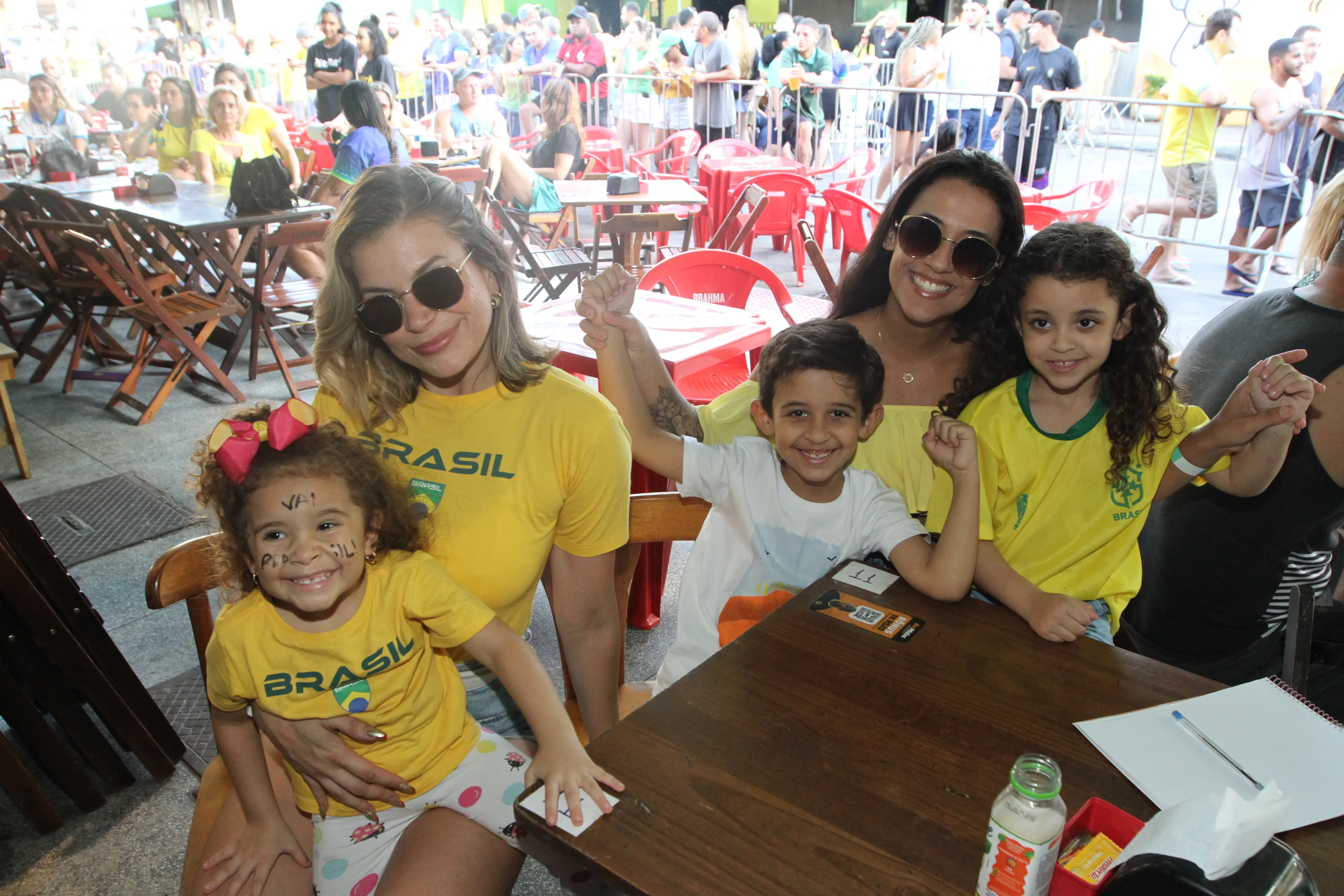 Imagem ilustrativa da imagem Torcida brasileira faz a festa: que venha a Croácia!