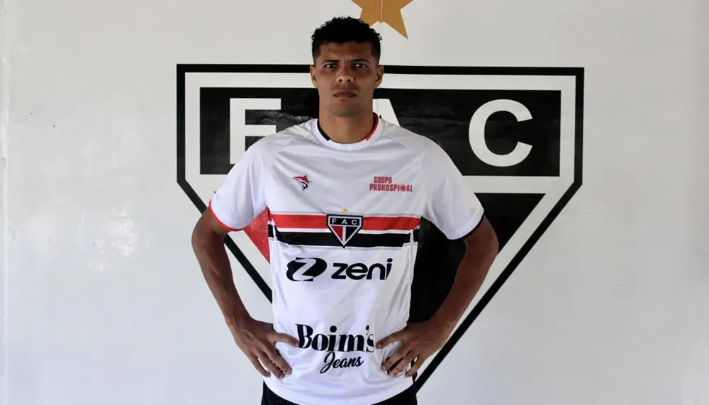 Imagem ilustrativa da imagem Jogador de futebol é preso minutos antes de partida começar