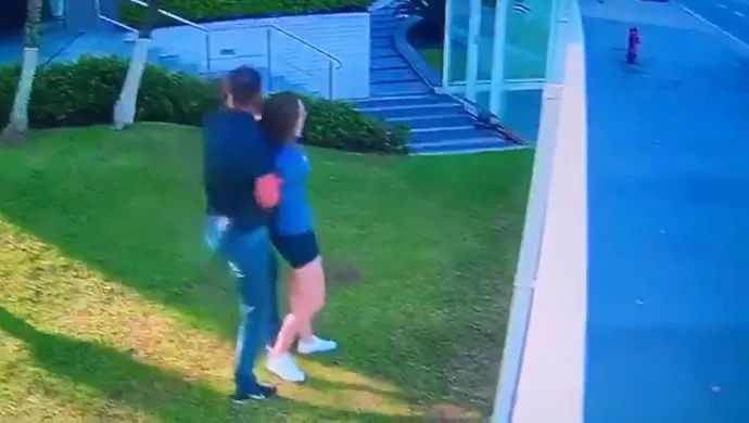 Imagem ilustrativa da imagem Idosa de 94 anos teve dedo quebrado durante assalto em prédio de luxo