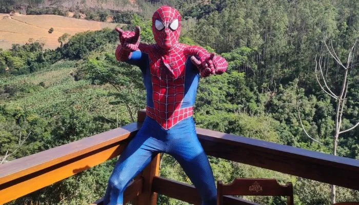 Imagem ilustrativa da imagem “Homem-Aranha” toma café em cachoeira da região serrana do ES