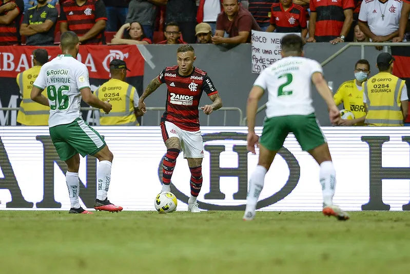 Imagem ilustrativa da imagem Flamengo goleia Juventude com quatro gols de cabeça na estreia de Cebolinha