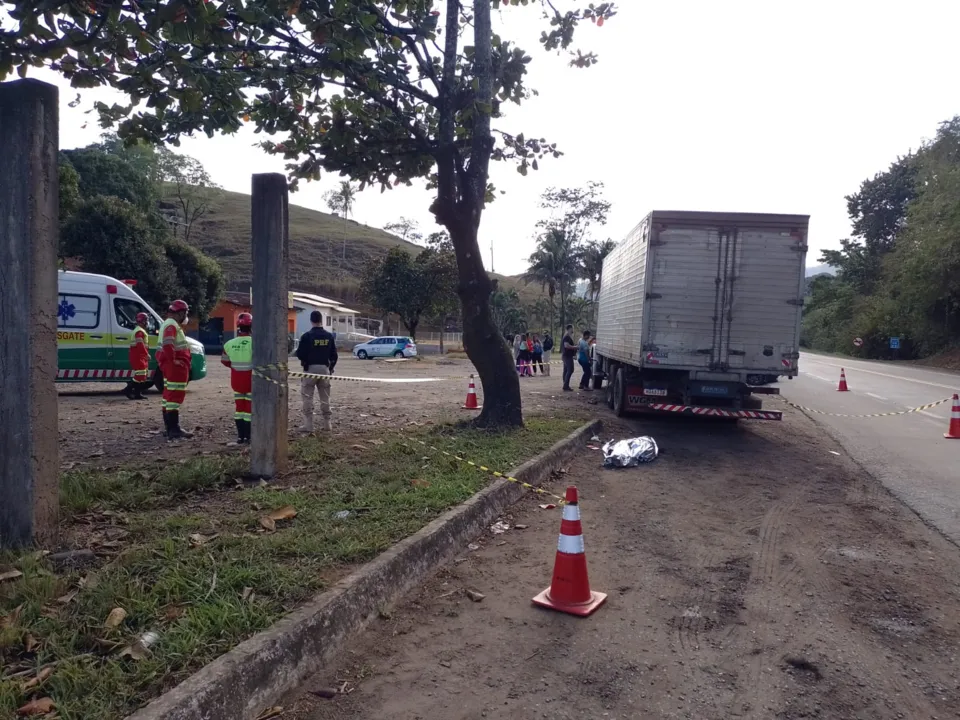 Imagem ilustrativa da imagem Casal é atropelado por caminhão na BR-101 e mulher morre