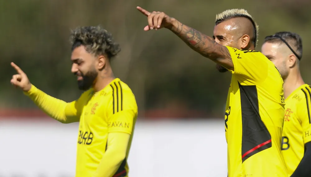 Imagem ilustrativa da imagem Vidal é relacionado e pode fazer estreia no Flamengo neste domingo