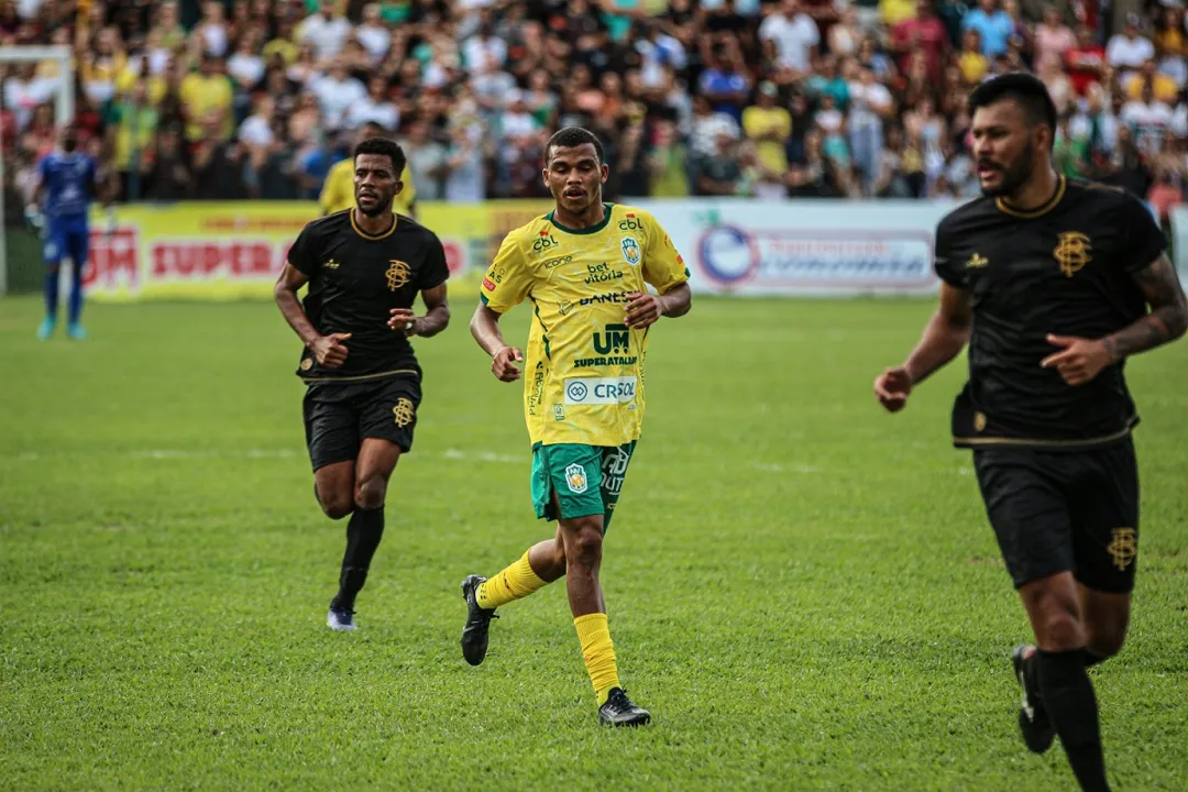 Imagem ilustrativa da imagem Com dois de Patrick, Nova Venécia abre vantagem contra o Brasiliense na Série D