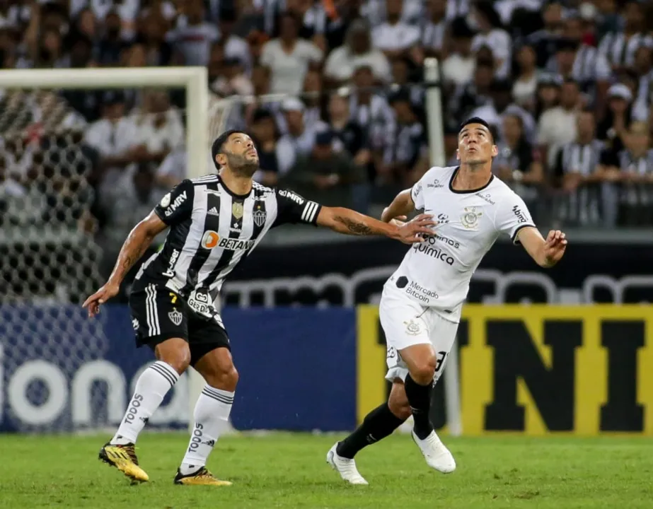 Imagem ilustrativa da imagem Corinthians vira contra o Atlético-MG fora de casa e assume vice-liderança