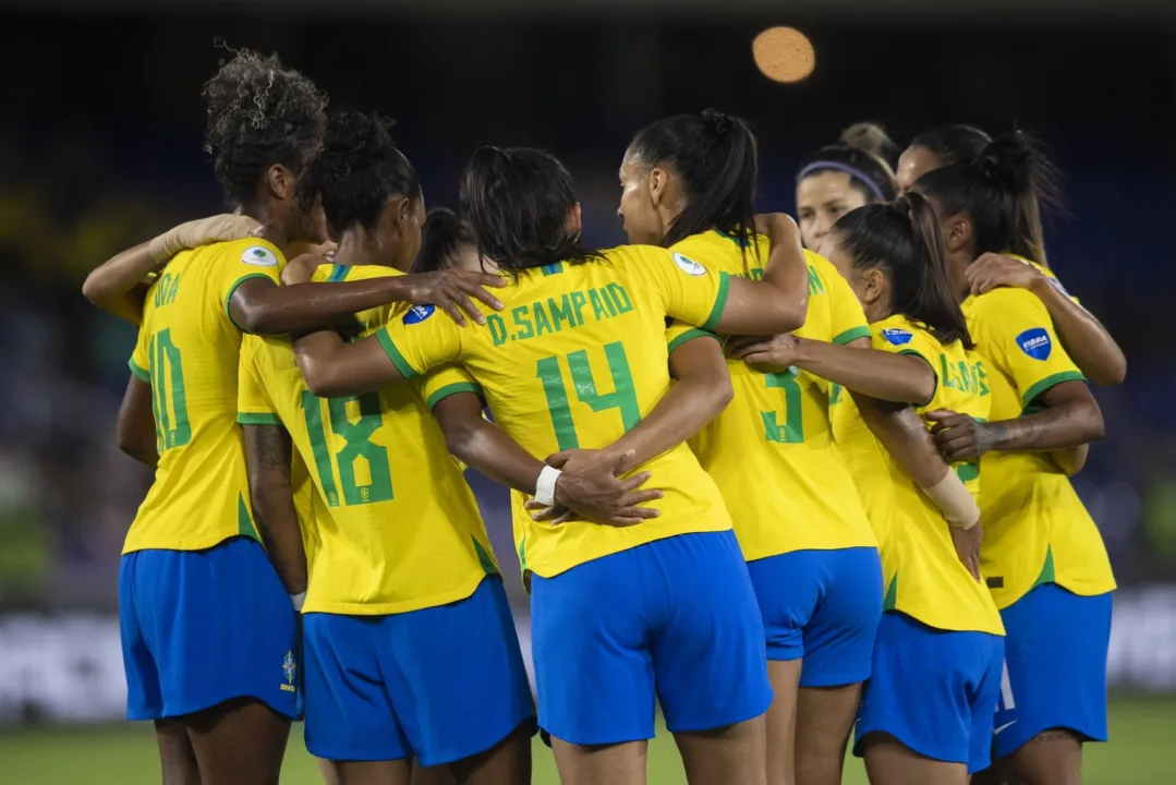 Imagem ilustrativa da imagem Brasil enfrenta o Paraguai por vaga na final da Copa América Feminina