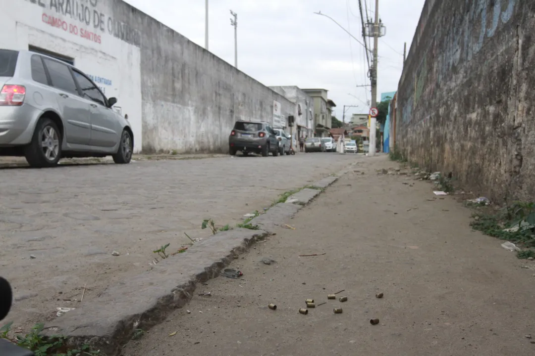 Imagem ilustrativa da imagem Motorista de aplicativo e pedestre são baleados por bandidos em Vila Velha