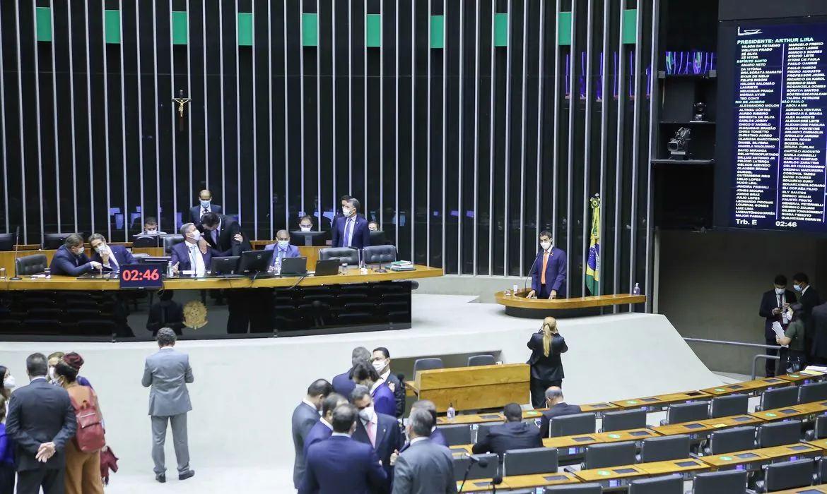 Imagem ilustrativa da imagem Câmara adia votação de projeto que tira poder de governadores sobre PM