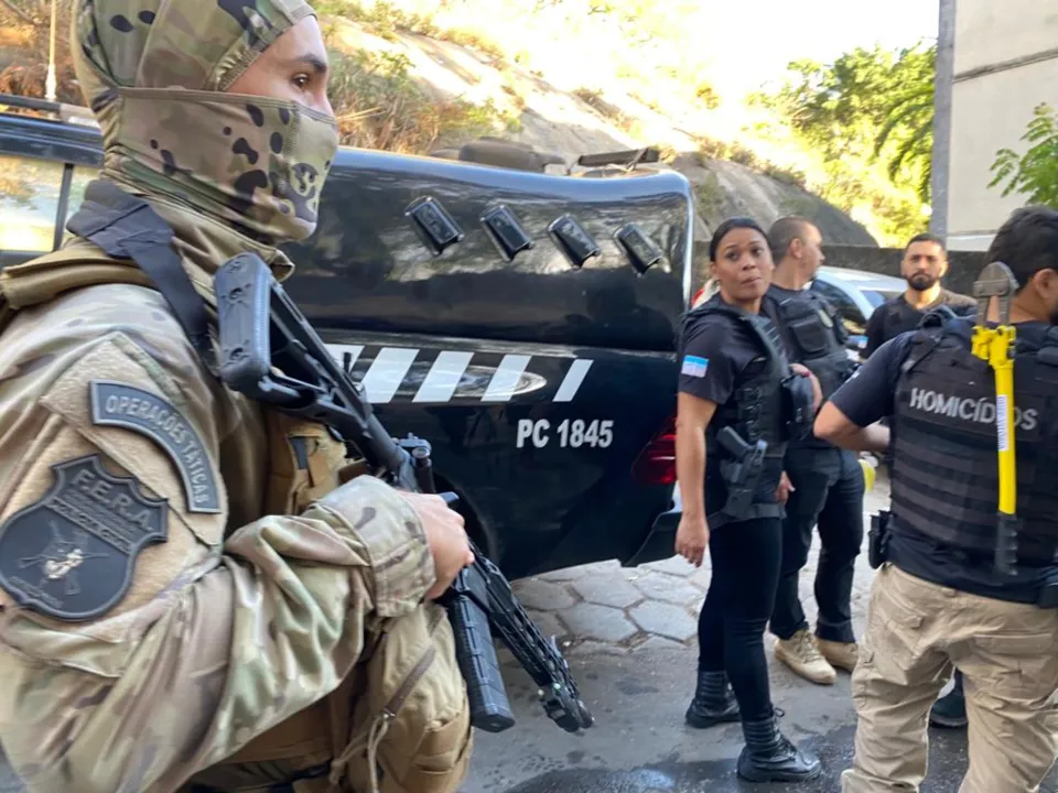 Imagem ilustrativa da imagem Polícia prende quatro pessoas durante operação em morro de Vitória