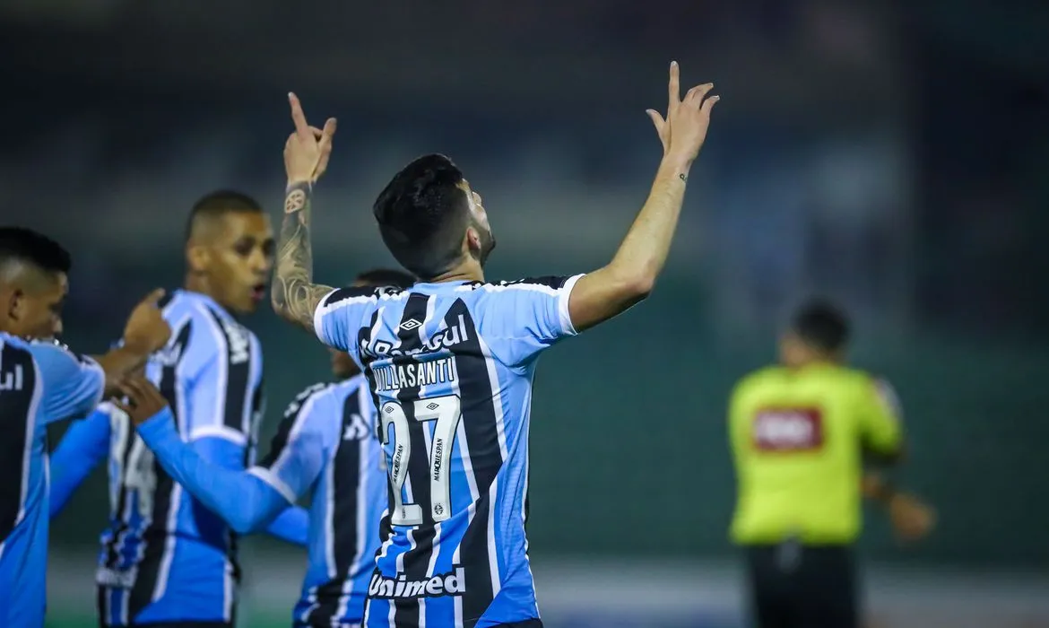 Imagem ilustrativa da imagem Grêmio bate Guarani para assumir vice-liderança da Série B
