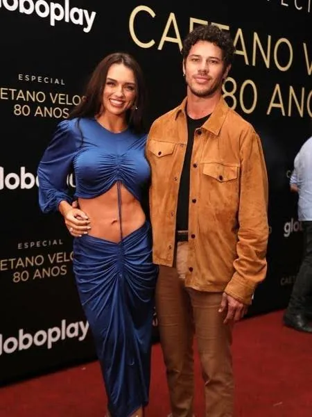Imagem ilustrativa da imagem Rafa Kalimann e José Loreto vão a evento juntos e assumem namoro
