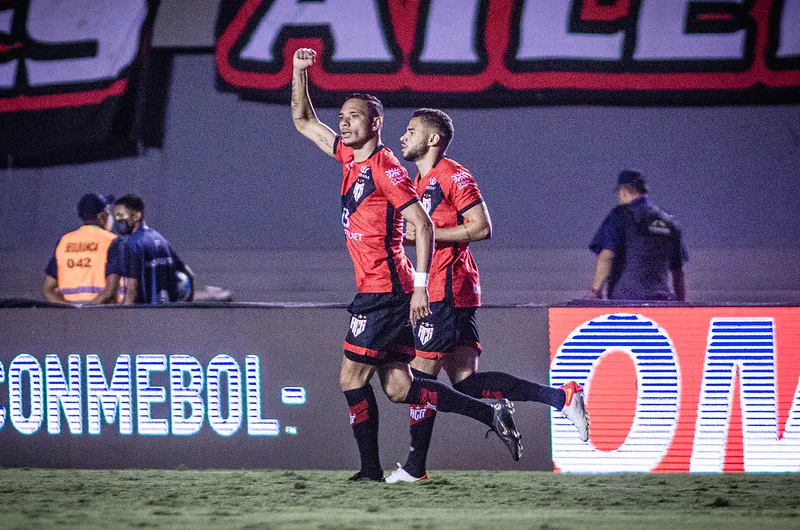 Imagem ilustrativa da imagem Com 2 gols de "Luizito" Fernando, Atlético-GO vence Nacional na Sul-Americana