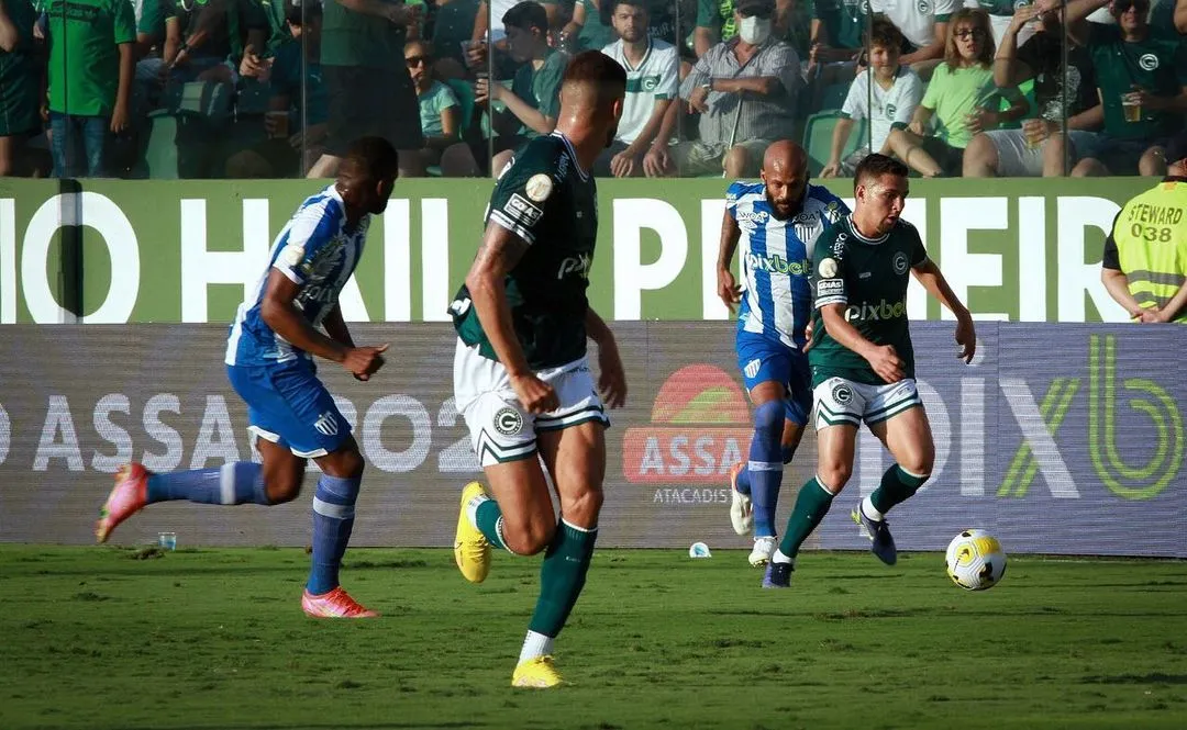 Imagem ilustrativa da imagem Avaí cede empate ao Goiás, completa 5 jogos sem vencer e pode entrar no Z4