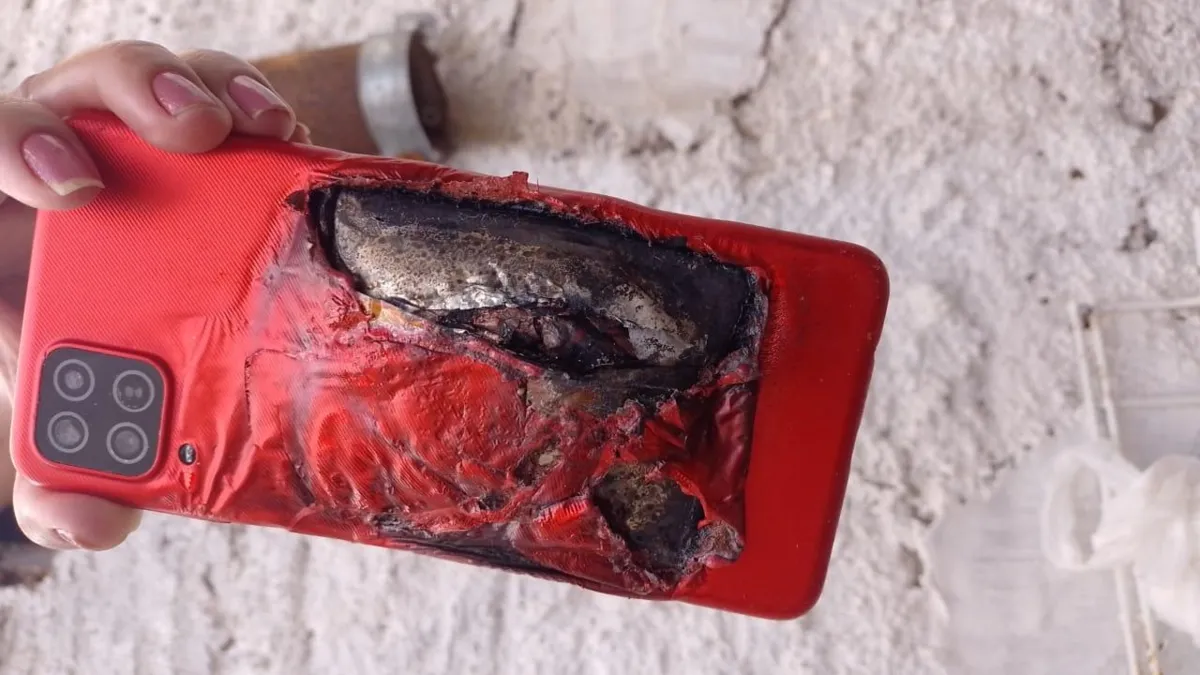 Imagem ilustrativa da imagem Celular explode enquanto criança de 6 anos assistia a vídeo
