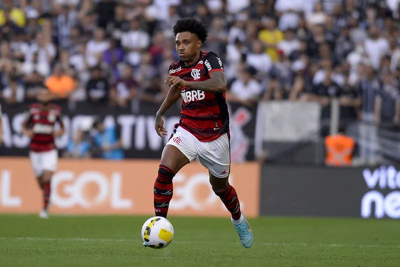 Imagem ilustrativa da imagem Vitinho acerta com clube da Arábia Saudita e encaminhada saída do Flamengo