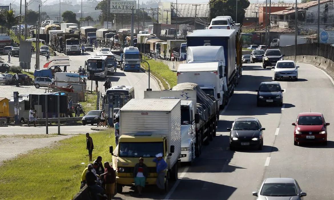 Imagem ilustrativa da imagem 130 mil caminhoneiros recebem auxílio nesta terça-feira