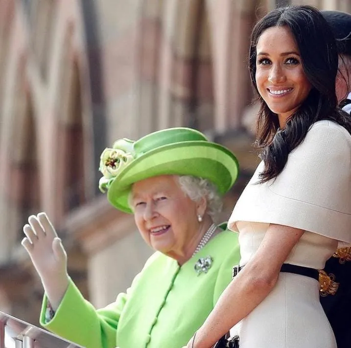 Imagem ilustrativa da imagem Príncipe Harry e Meghan vão ver a rainha, que está em observação médica