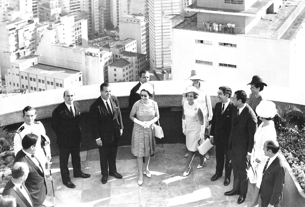 Imagem ilustrativa da imagem No Brasil, rainha Elizabeth II ganhou balangandã e inaugurou museu