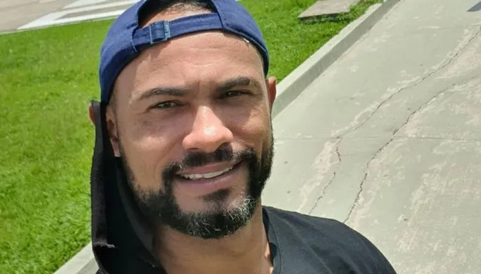 Imagem ilustrativa da imagem Defesa acusa ex-goleiro Bruno de "sumir" com dinheiro de vaquinha