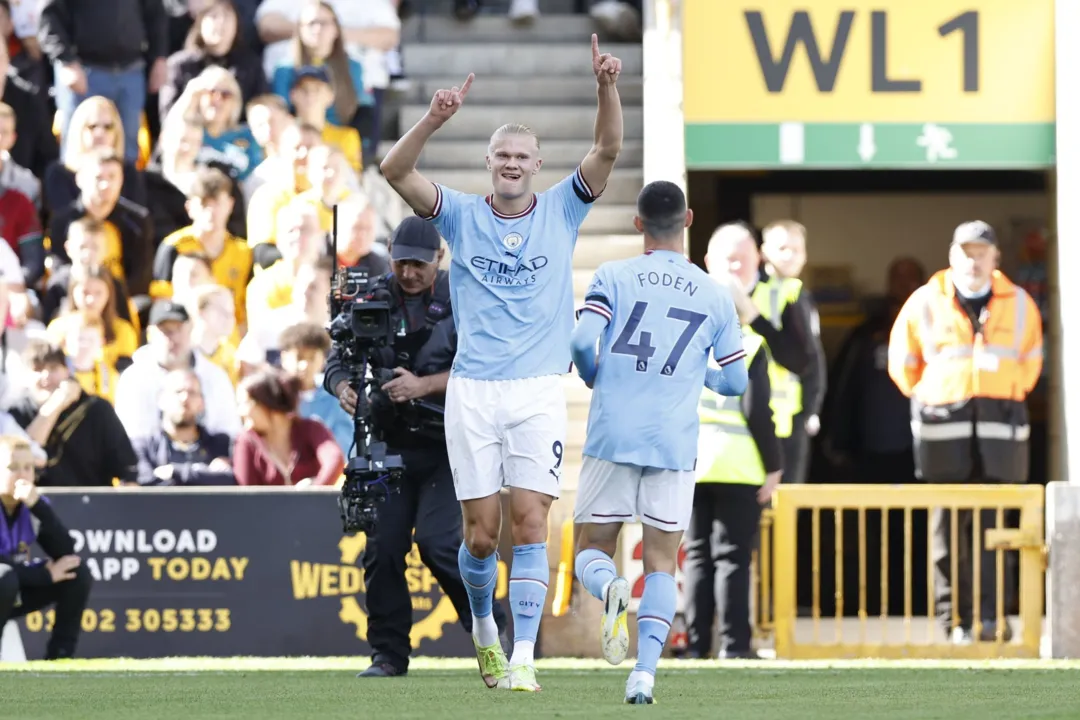 Imagem ilustrativa da imagem City vence Wolverhampton com gol relâmpago e mais um de Haaland