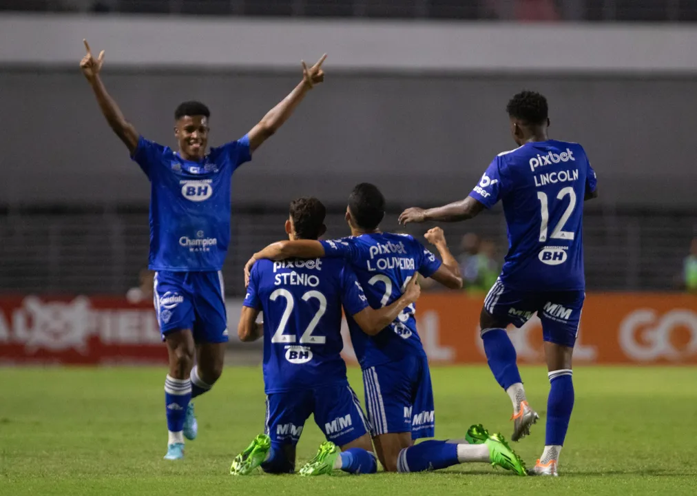 Imagem ilustrativa da imagem Cruzeiro vence o CRB e jogará contra o Vasco para confirmar acesso