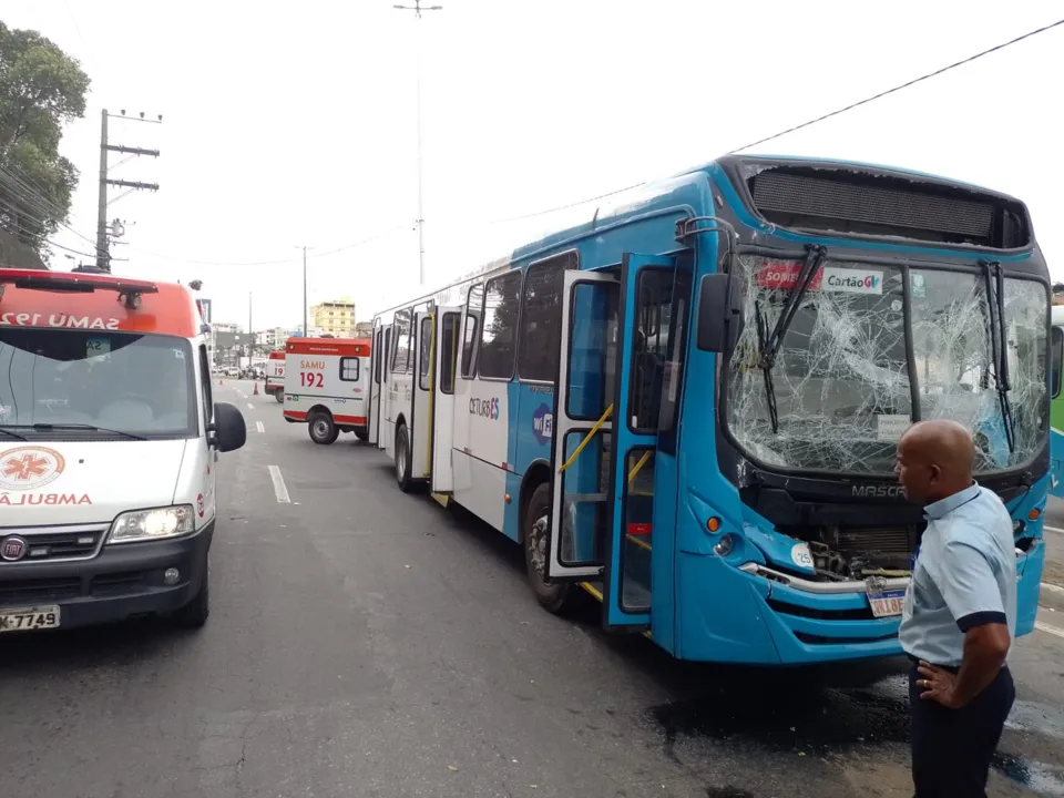 Imagem ilustrativa da imagem Acidente envolvendo três ônibus do Transcol deixa 18 feridos em Cariacica