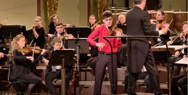 Imagem ilustrativa da imagem Aos 17 anos, violinista brasileiro vence concurso internacional em Viena