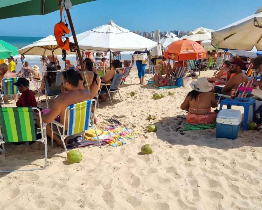 Imagem ilustrativa da imagem Verão de Guarapari: turistas dão sugestões para melhorias nas praias