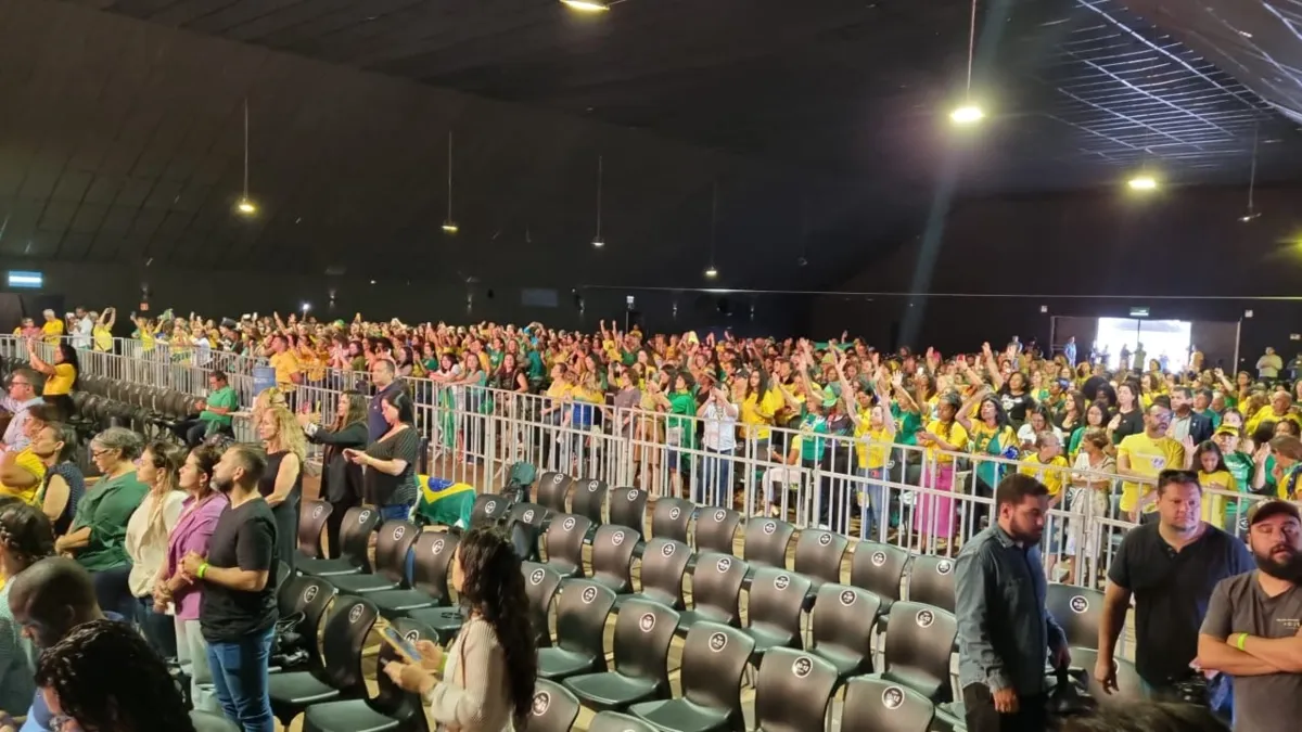 Imagem ilustrativa da imagem "Mulheres com Bolsonaro" começa com culto antes da chegada de Michelle e Damares