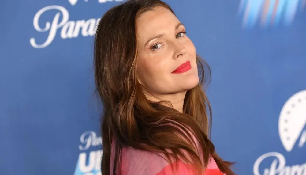 Imagem ilustrativa da imagem Drew Barrymore procura novo amor em programa de rádio