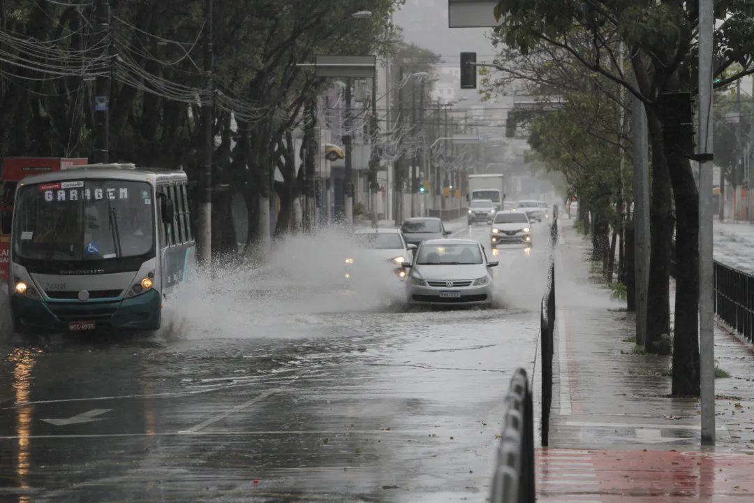 Imagem ilustrativa da imagem Cidades do ES em alerta para chuva forte. Veja a lista