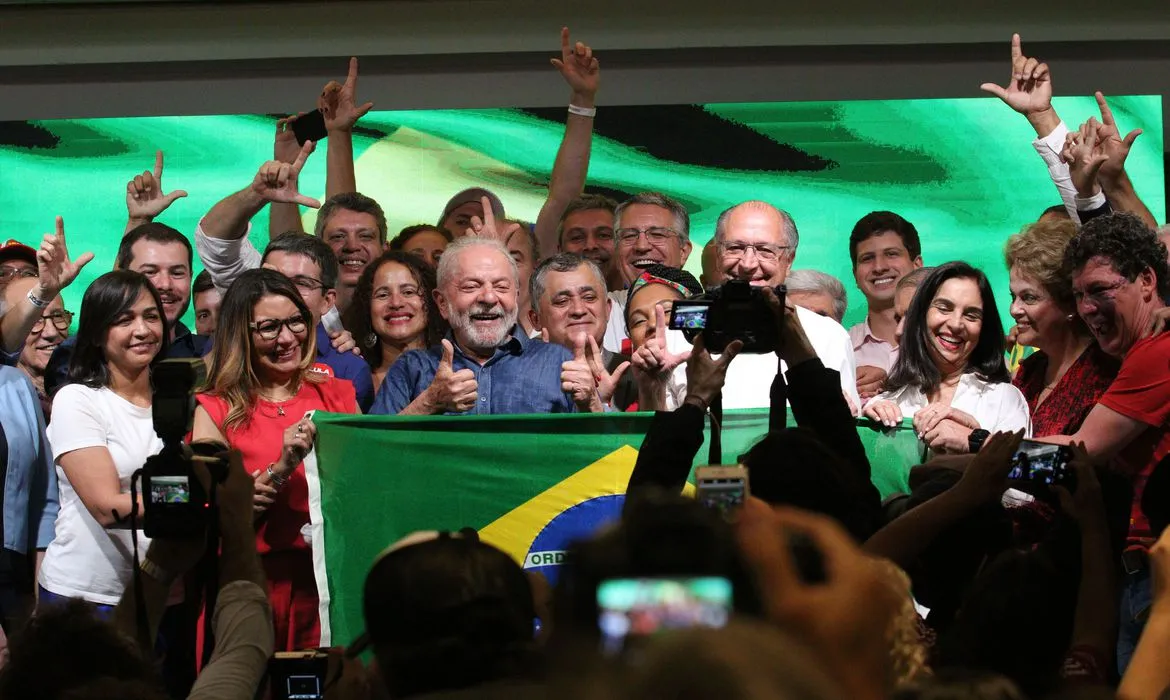 Imagem ilustrativa da imagem Em primeiro discurso, Lula diz que combate à miséria é sua missão