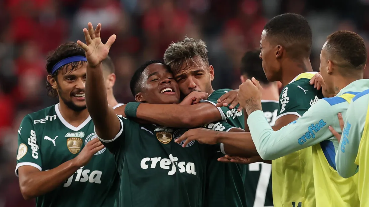 Imagem ilustrativa da imagem Mesmo sem entrar em campo, Palmeiras é campeão Brasileiro de 2022