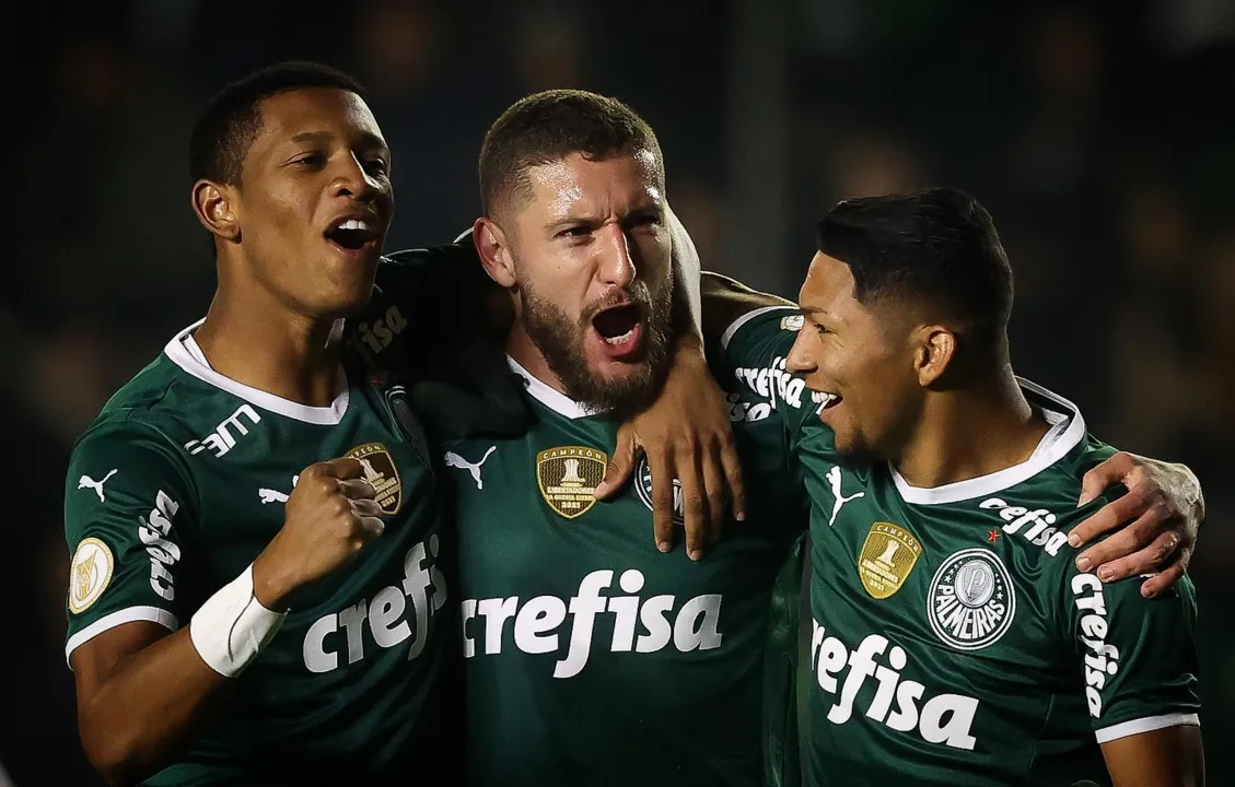 Imagem ilustrativa da imagem Palmeiras dá show e goleia Fortaleza em noite de festa