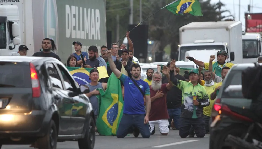 Imagem ilustrativa da imagem Indenização de até R$ 5 mil por viagens atrasadas por conta de rodovias fechadas